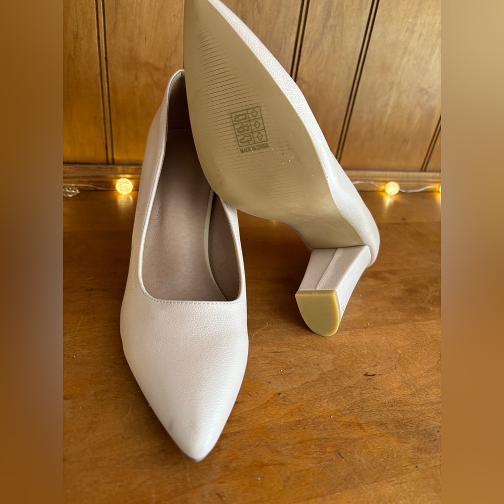White/cream heels